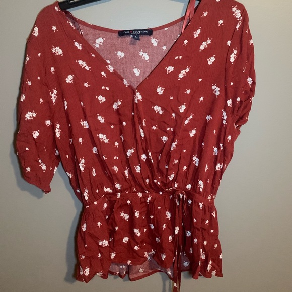 Ladies Top with Draw Strings. Excellent Condition. - Picture 1 of 3